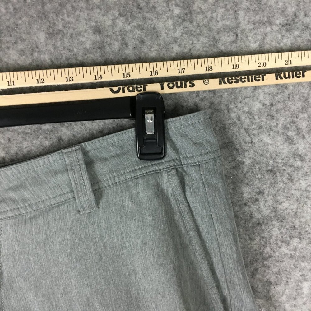 Magellan Shorts 36 Mens Fish Gear Gray Water Repellent Zipper Pocket Lightweight - Picture 6 of 15